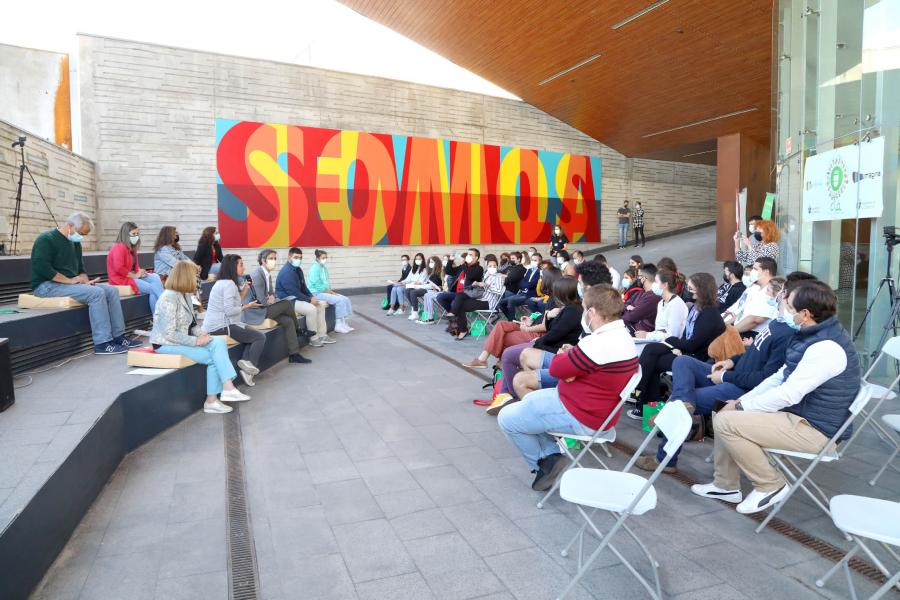 Semana de la Juventud - Encuentro de Jóvenes con Políticos - Imagen panorámica del Patio de Encuentros del Centro de Arte donde se celebra el encuentro.