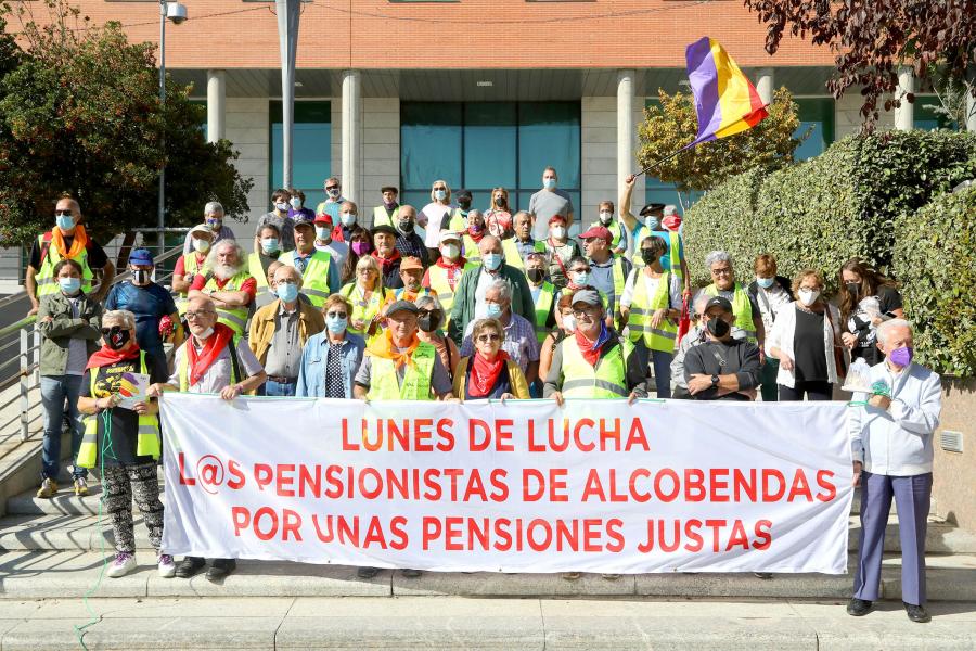 Recepción Pensionistas en plaza mayor de Alcobendas
