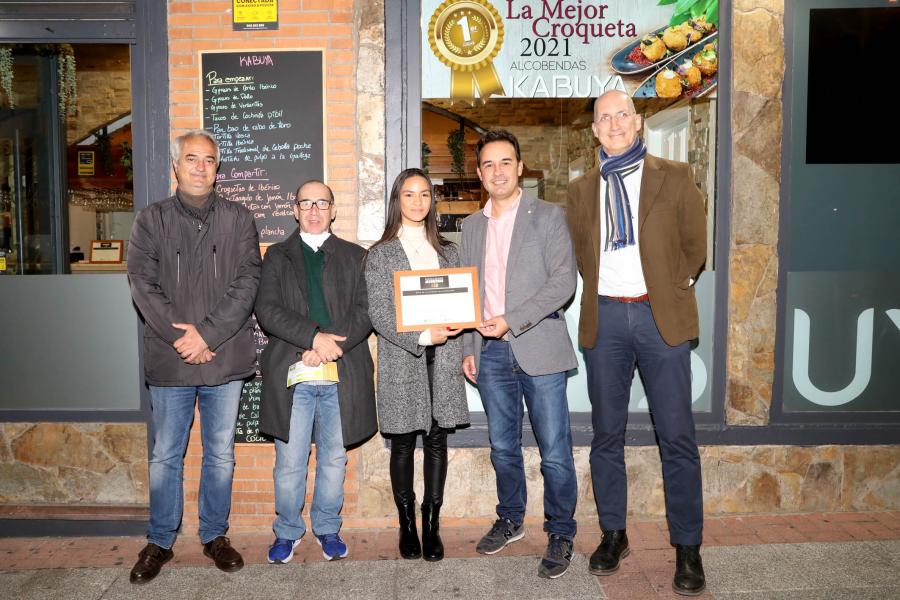 Concejales Tovar Holguera y Fraile Herrera hacen entrega del premio