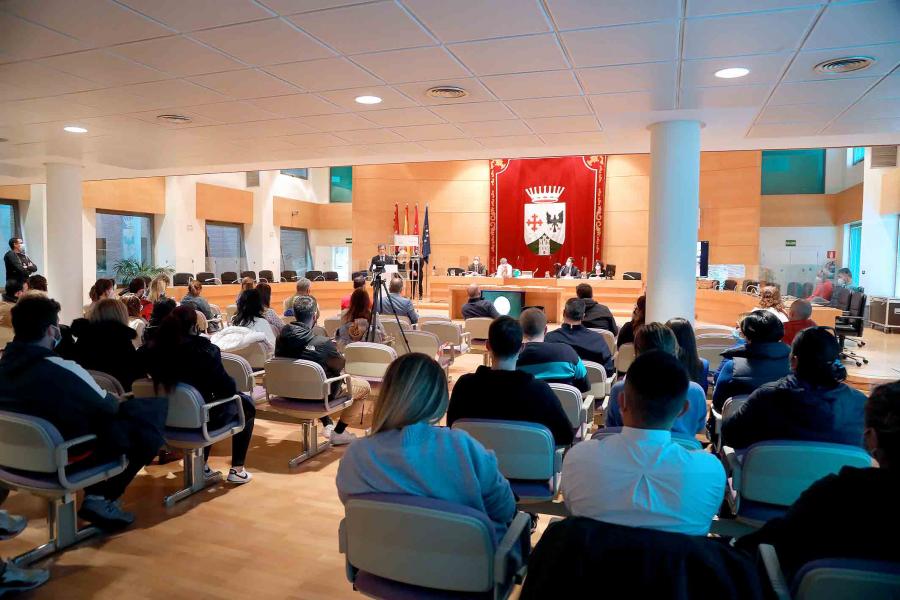   Sorteo 14 Viviendas Calle Navarra - Imagen panorámica del Salón de Plenos del consistorio, donde tiene lugar el sorteo de las viviendas. 