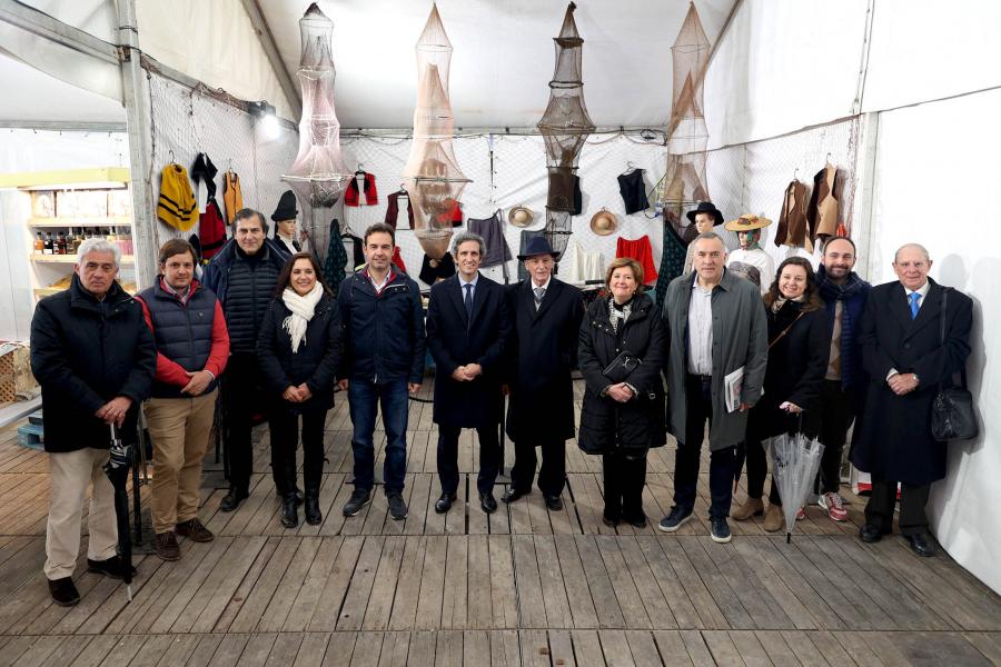  Inauguración XXV Feria del Marisco - Posado de toda la Junta de gobierno municipal