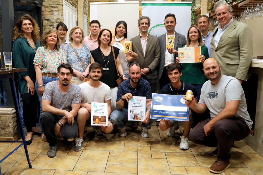  Entrega Premios Ruta de la Tapa 2022 - Imagen posado de autoridades y los premiados.