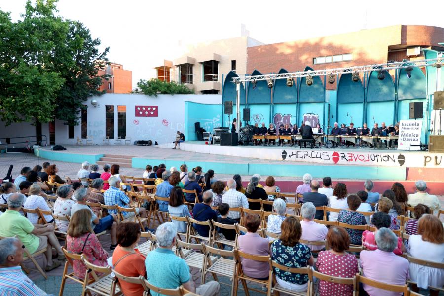La Música Conquista la Calle 2022- Concierto en el Parque de la Comunidad de Madrid - Imagen de los asistentes al concierto.