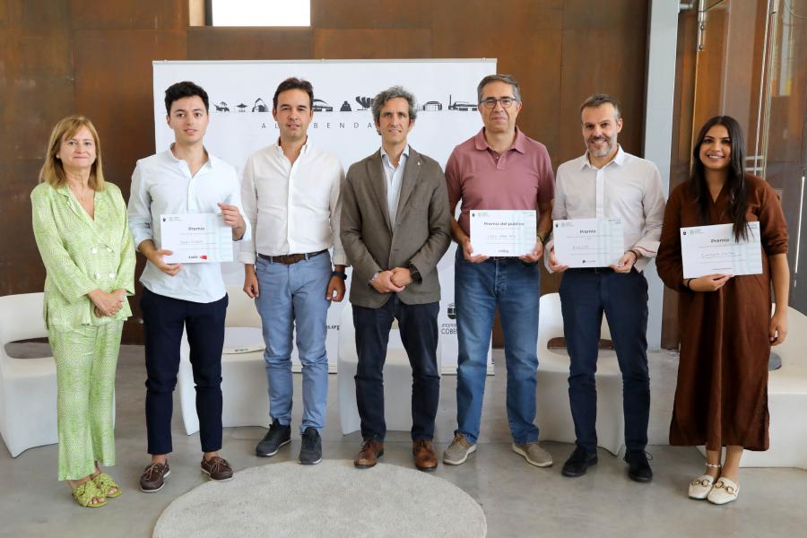 Demoday Programa Aceleración Bulevar Coworking - Posado de las autoridades municipales junto a los diplomados.