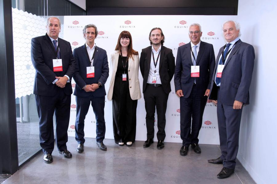  Inauguración del Nuevo Centro de Datos de Equinix -MD6 - Posado del alcalde Aitor Retolaza y los directivos de la empresa.