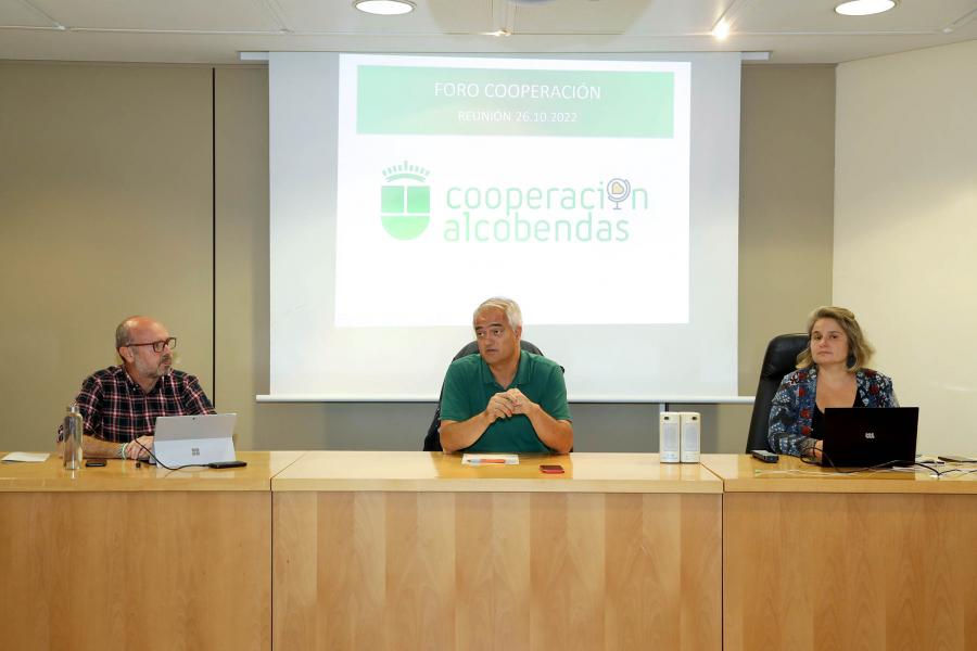 Mesa presidencial durante la reunión