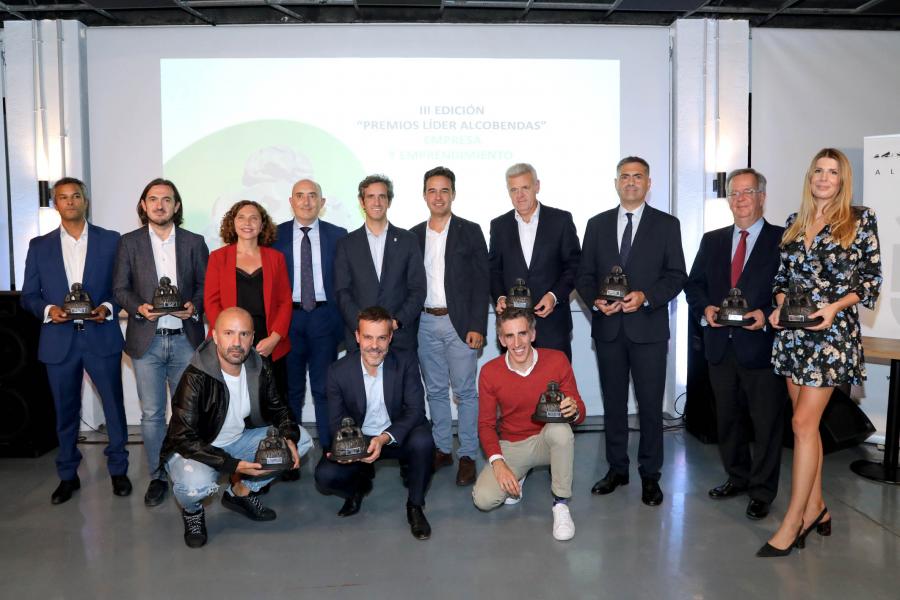 IIIª Edición Premios Lider Alcobendas - Posado de los premiados con los representantes de la corporación municipal.
