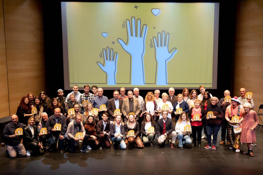  Gala del Voluntariado 2022 - Posado de todos los voluntarios y las autoridades municipales.