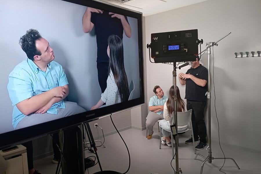 I Jornada de inclusión profesional en las artes escénicas en Alcobendas - Imagen de primer plano de una realización de video.