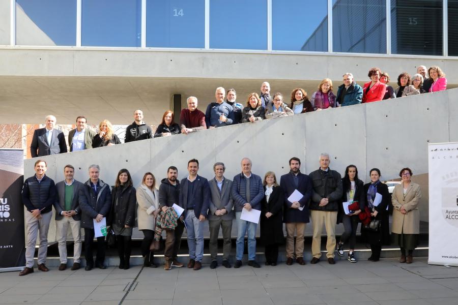 Reunión Constituyente del Consejo Municipal de Turismo  - Imagen de todos los reunidos posando en el exterior del Espacio Miguel Delibes.