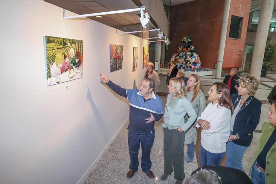 Inauguración de la exposición de Luis Martín Cano, Luis Martín con la alcaldesa