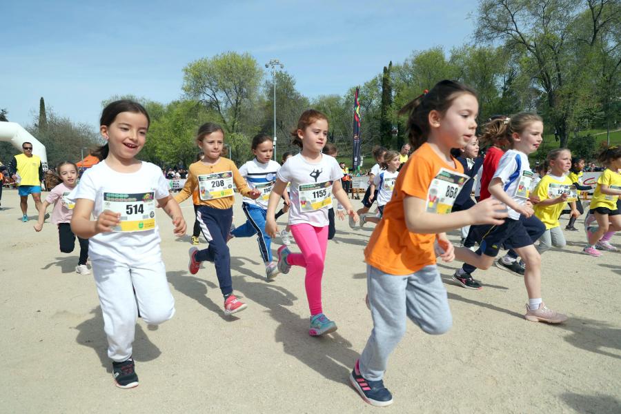 Cross Escolar 2024, niñas corriendo