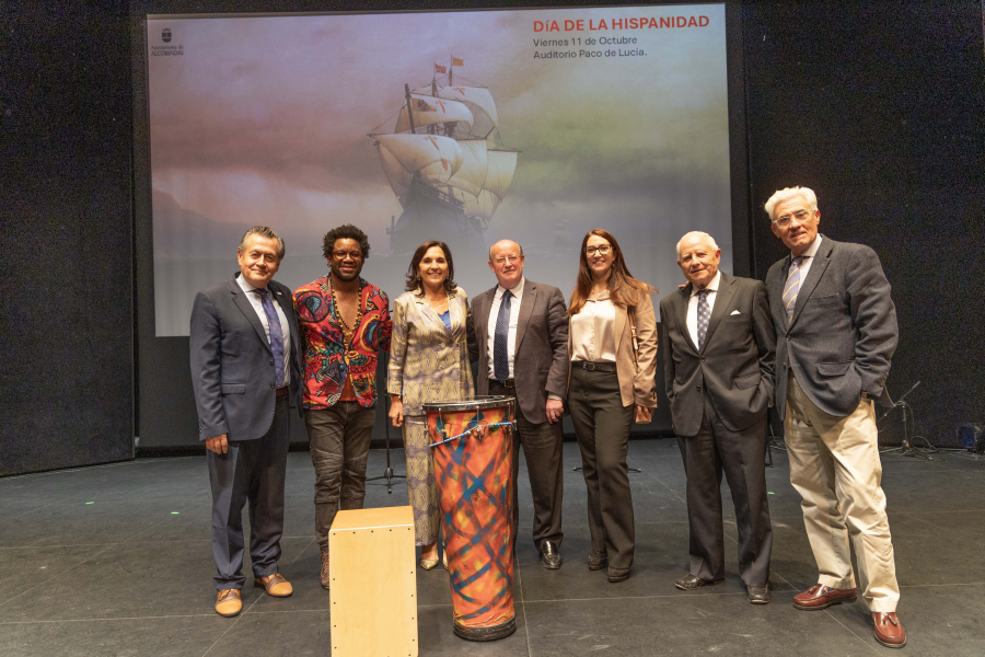 Jornada divulgativa para celebrar el "Día de la Fiesta Nacional", foto de familia