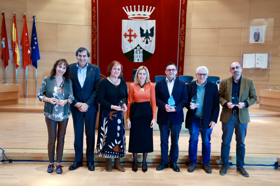 Homenaje a profesores jubilados, foto familia