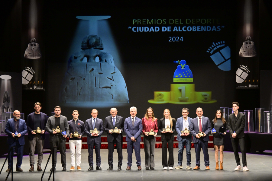 Gala del Deporte 2024, fotografía de familia concejal y premiados