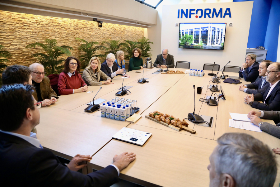 Visita a las empresas Informa D&B y CTI Soluciones, mesa de reuniones