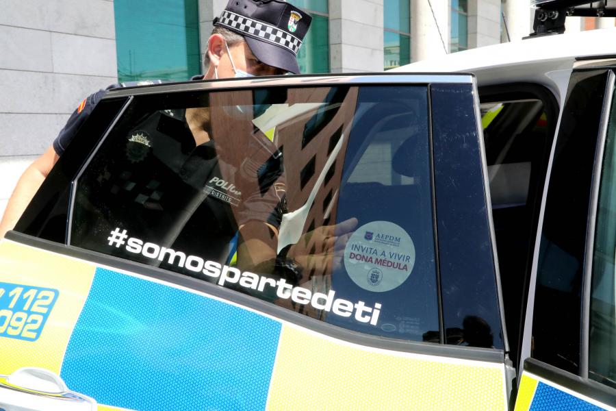 Pegatina005.jpg Policia pegatina medula osea 1