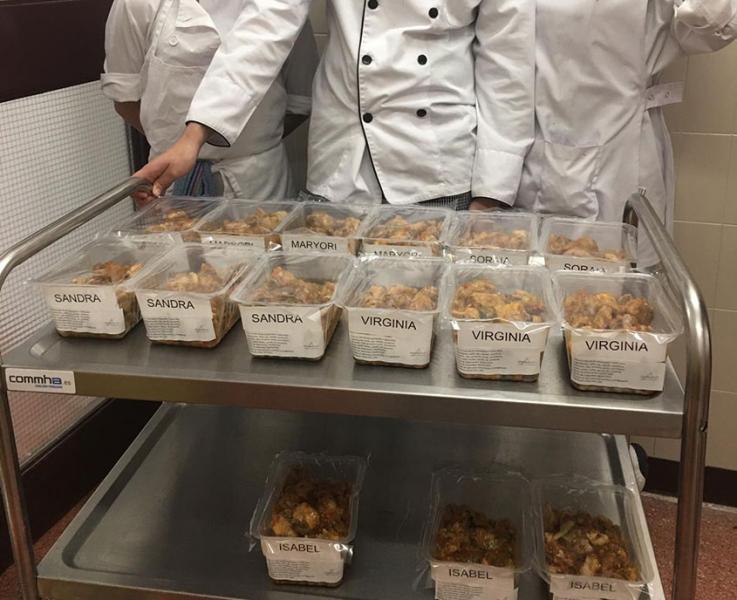 Jóvenes alumnos de ‘Cocina’ elaboran menús para familias en situación de vulnerabilidad social y económica Jóvenes alumnos de ‘Cocina’ elaboran menús para familias en situación de vulnerabilidad social y económica