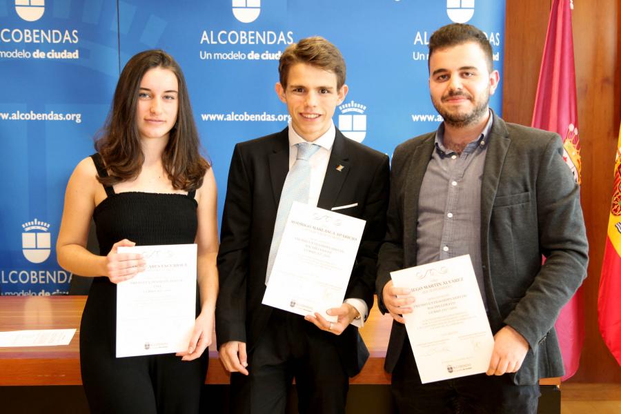 Alcobendas reconoce a tres alumnos excelentes Alcobendas reconoce a tres alumnos excelentes