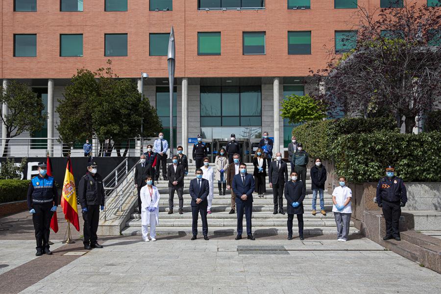 ALCOBENDAS RINDE HOMENAJE A LAS VÍCTIMAS DEL CORONAVIRUS ALCOBENDAS RINDE HOMENAJE A LAS VÍCTIMAS DEL CORONAVIRUS