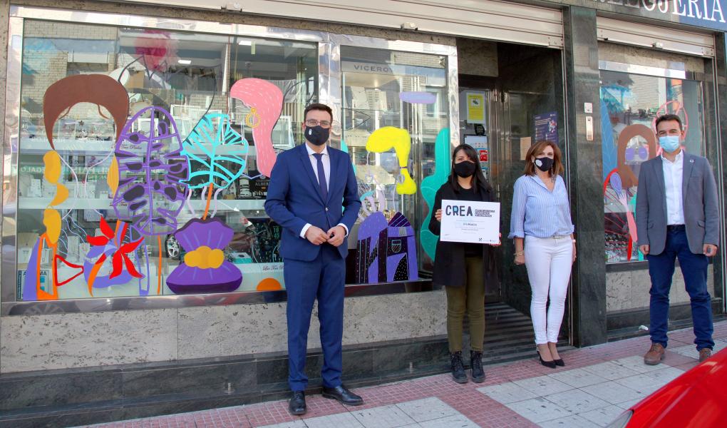 Entrega Premios Festival CREA Alcobendas 2020 004 Galardonada con diploma acreditativo