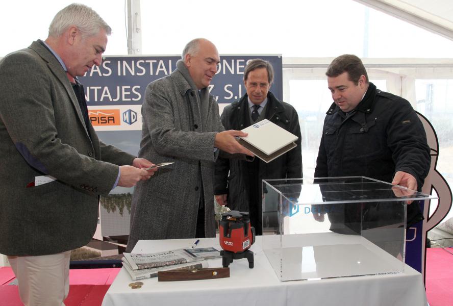 La empresa Montajes Delsaz coloca la primera piedra de un edificio de 6.000 metros cuadrados en el Parque Empresarial Valdelacasa La empresa Montajes Delsaz coloca la primera piedra de un edificio de 6.000 metros cuadrados en el Parque Empresarial Valdelacasa