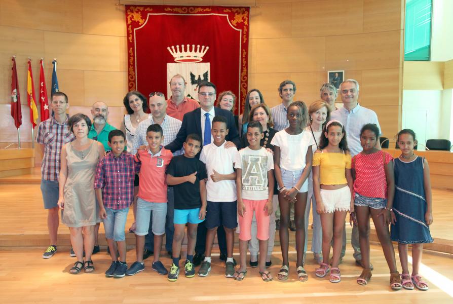 Alcobendas da la bienvenida a los once niños saharauis del programa 'Vacaciones en Paz' de la zona norte Alcobendas da la bienvenida a los once niños saharauis del programa 'Vacaciones en Paz' de la zona norte