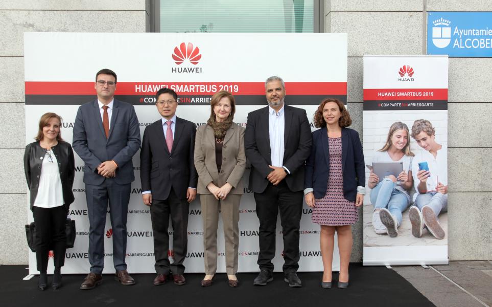 El 'Smartbus' de Huawei fomenta en Alcobendas el uso responsable de las nuevas tecnologías El 'Smartbus' de Huawei fomenta en Alcobendas el uso responsable de las nuevas tecnologías