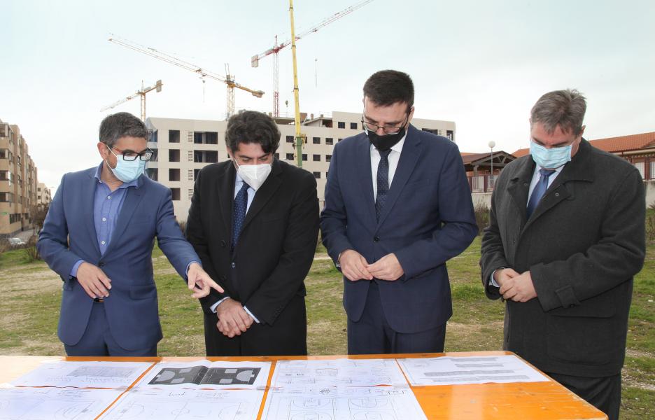 El Ayuntamiento construirá una nueva pista polideportiva en Fuente Lucha El Ayuntamiento construirá una nueva pista polideportiva en Fuente Lucha