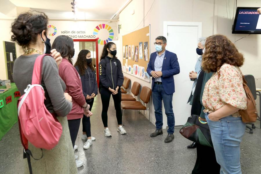 Seis alumnas del Giner de los Ríos, premiadas por un proyecto sobre calidad del aire Seis alumnas del Giner de los Ríos, premiadas por un proyecto sobre calidad del aire
