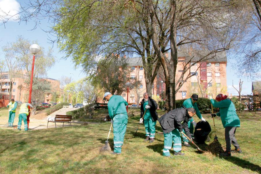 Alcobendas refuerza el mantenimiento y la limpieza de las zonas verdes con 24 nuevos operarios Alcobendas refuerza el mantenimiento y la limpieza de las zonas verdes con 24 nuevos operarios