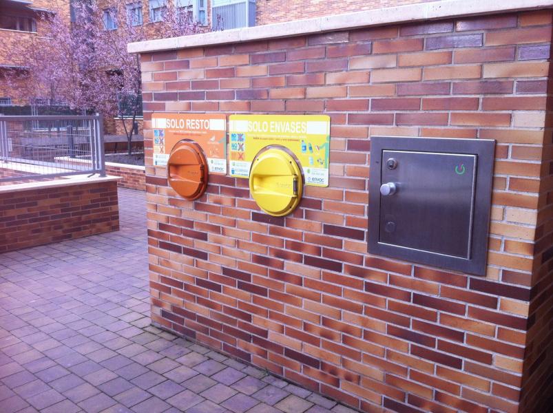 La recogida neumática de residuos instalada en Alcobendas elimina en un año de emisiones de CO2 a la atmósfera equivalentes a 38 piscinas olímpicas La recogida neumática de residuos instalada en Alcobendas elimina en un año de emisiones de CO2 a la atmósfera equivalentes a 38 piscinas olímpicas