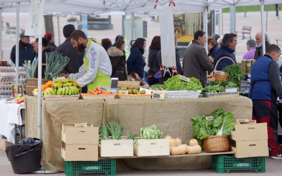 productores.3.jpg El Mercado de Productores reúne 40 puestos de productores locales
