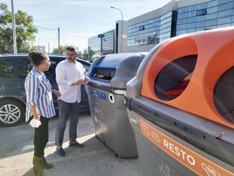 contenedores.polig_.indu_.jpg El Distrito Empresarial estrena nuevos contenedores de residuos urbanos y de papel y cartón