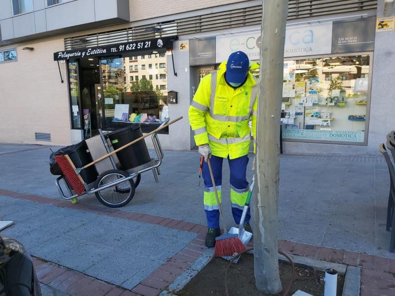 LIMPIEZA3.jpeg En 2021 con el nuevo contrato se amplió la plantilla de barrenderos