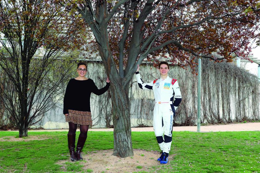 AlejandroGeppert.jpg El piloto Alejandro Geppert y la concejal de Medio Ambiente, Cristina Martínez