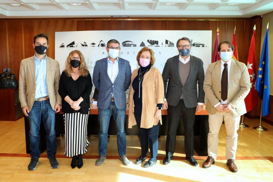 c1.jpg La foto con los representantes de El Soto, El Encinar y el Parque Empresarial La Moraleja