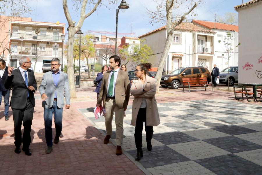 visita.2.jpg Las autoridades han recorrido las calles remodeladas