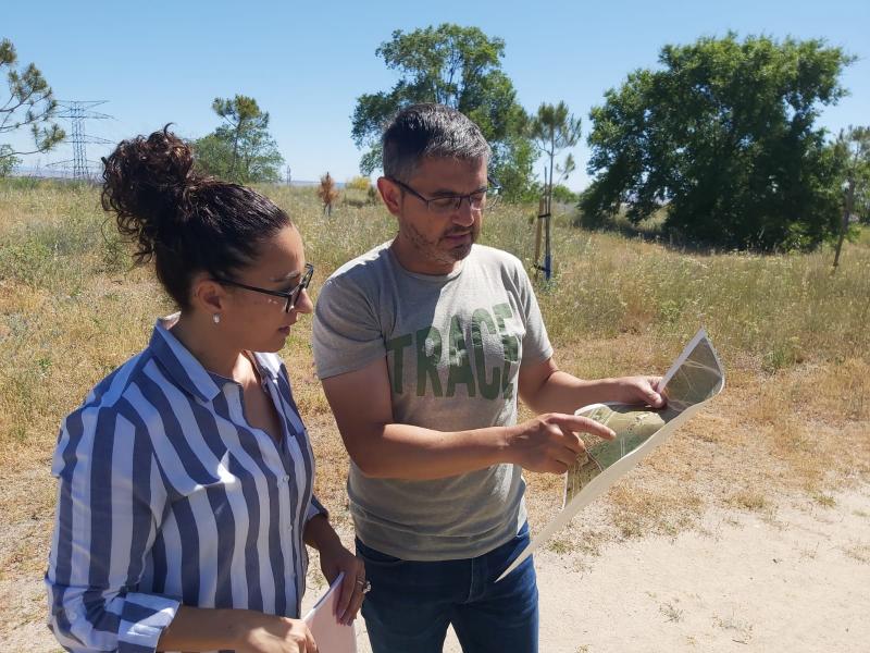 VISITA FUTURO BOSQUE URBANO.jpeg El vicealcalde y la concejala de Medio Ambiente, en una reciente visita a la zona