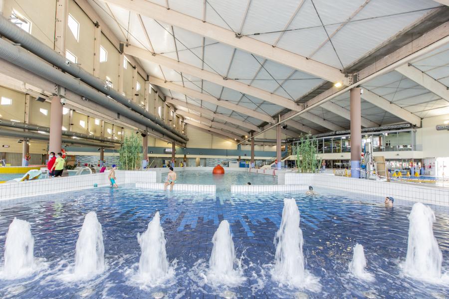 Piscina olas Valdelasfuentes.jpg Piscina olas Valdelasfuentes.jpg