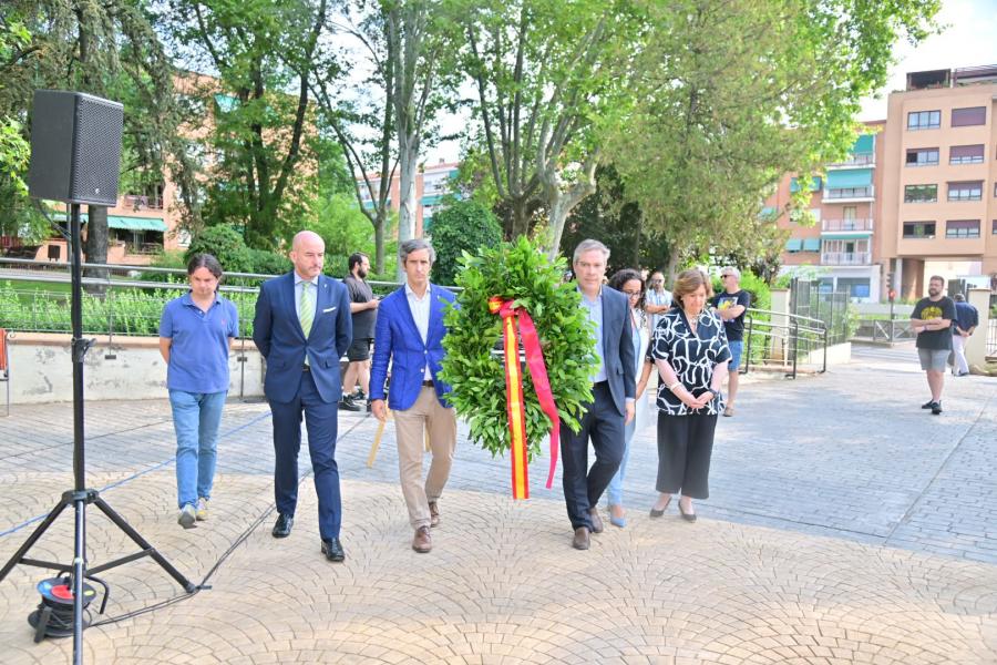 Homenaje a Miguel Angel Blanco 2022-1.jpeg Homenaje Miguel Angel Blanco. Depósito de una corona
