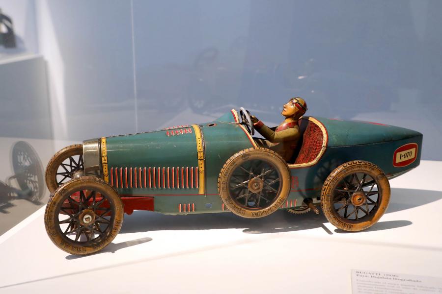Historia del juguete español 1.jpg Historia del juguete español: coche de época
