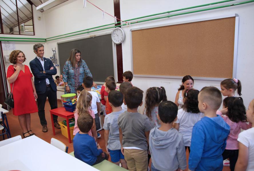 alcalde.cole_.2.jpg Inauguración oficial del curso en Alcobendas, en el colegio Antonio Machado