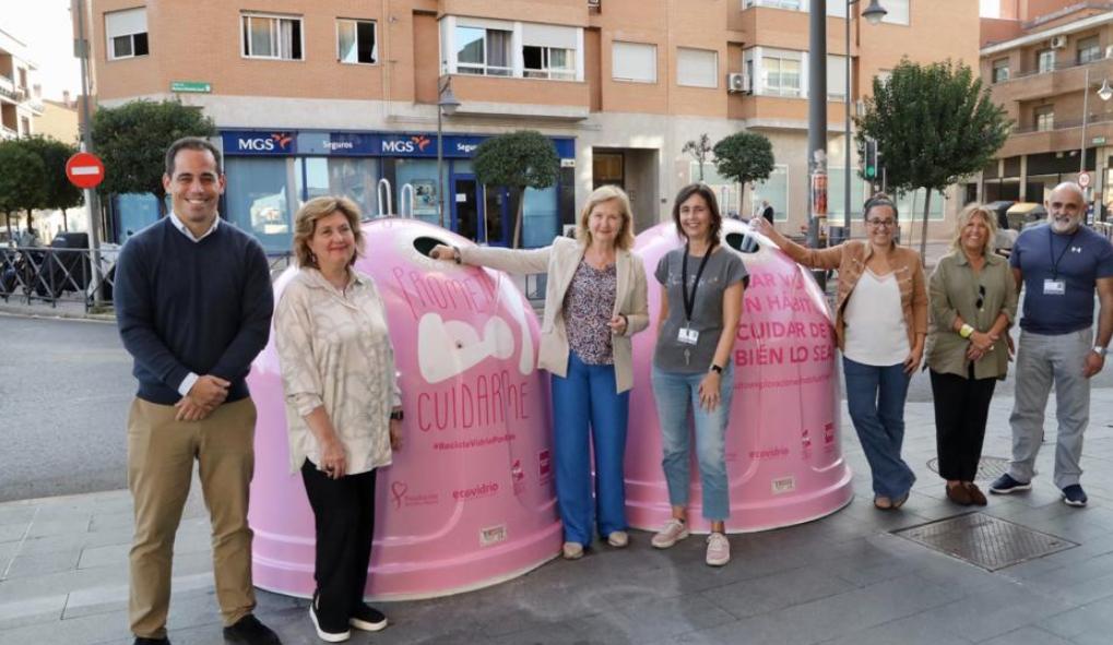 foto.ecovidrio.jpg A la presentación de la campaña asistieron las concejalas de Medio Ambiente, Salud, Cultura y Protección Social