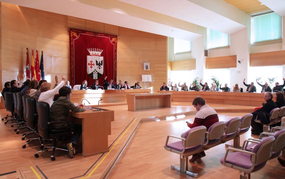 PLENO EXTRAORDINARIO ALCALDESA PERPETUA.jpg El pleno municipal de Alcobendas concede a la Virgen de la Paz el título honorífico de Alcaldesa Perpetua