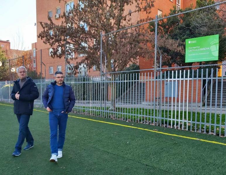 cesped pista parques.jpg cesped pista parques.jpg