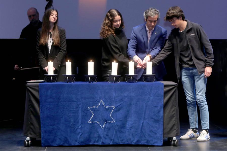 Encendido sexta vela - alcalde.jpeg Acto holocausto