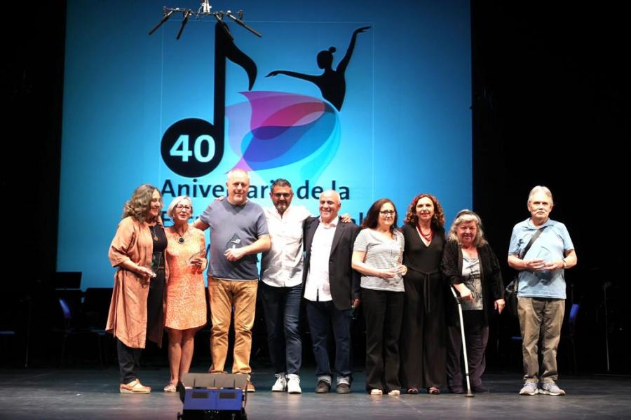 foto 5.jpeg El vicealcalde, Rafa Sánchez Acera y la concejala de Educación, Ana Sotos, durante el acto de celebración de los 40 años de la Escuela Municipal de Müsica y Danza