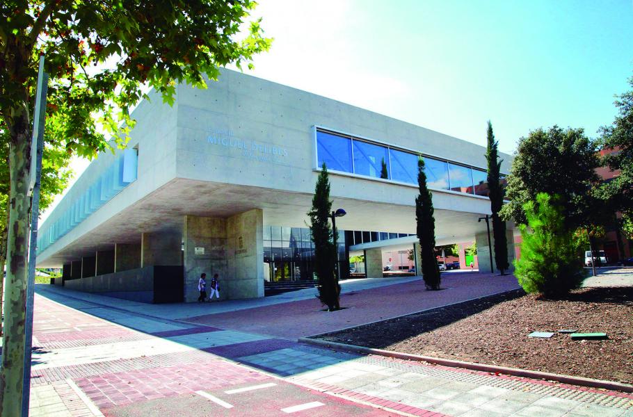 Universidad Popular Miguel Delibes.jpg Fachada Universidad Popular Miguel Delibes