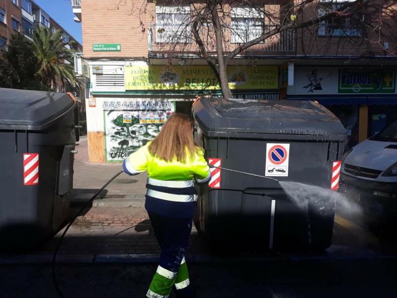 limpi3.jpg La campaña contará con un furgón hidrolimpiador y un lavaconenedores de carga lateral